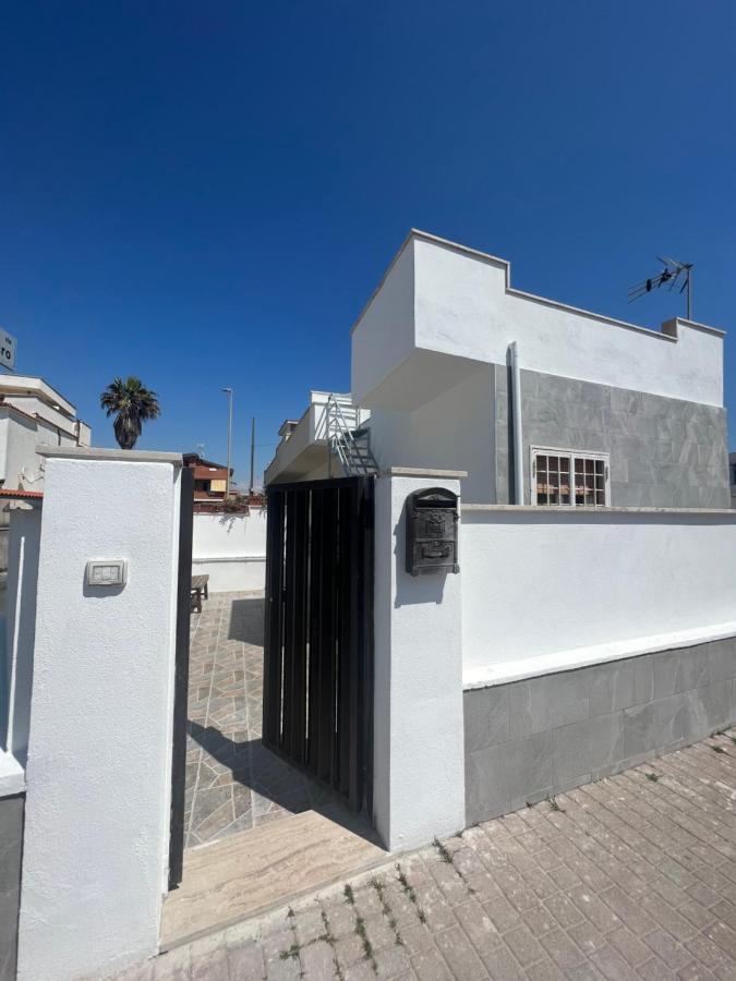 Villa Pisola Fiumicino Airport - Seafront Екстериор снимка